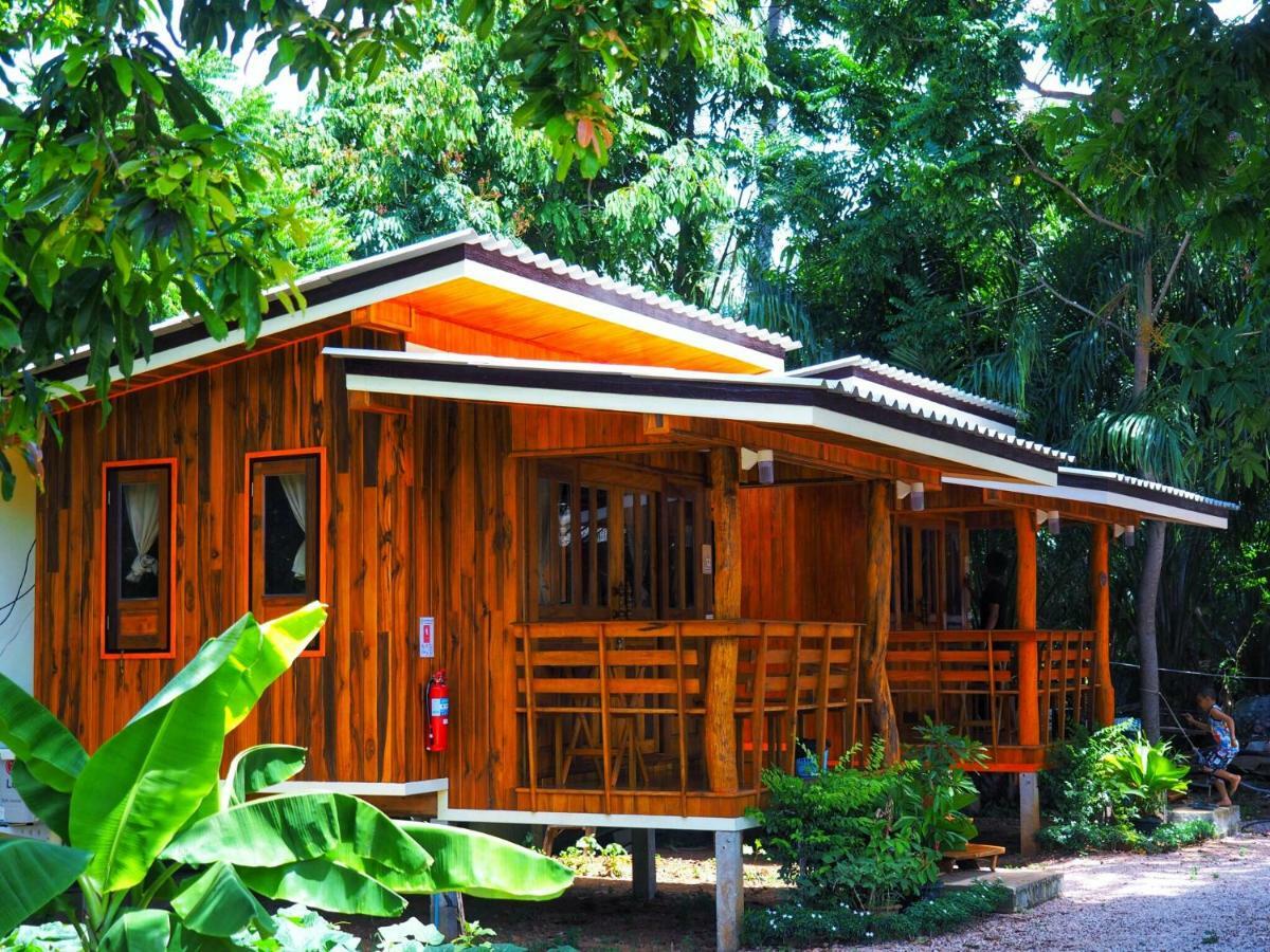 Baansuan Resort Don Sak Luaran gambar